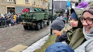 День независимости Эстонии. Военный парад в Таллинне. Факельное шествие. | Neatkarības diena Tallinā