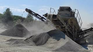 Powerscreen 320Sr working with Chieftain 1400