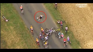 Une coureuse percutée de plein fouet et un vol plané : énorme chute sur le Tour de France Femmes