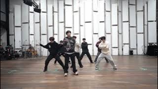 17【时代少年团】叁重楼暨出道四周年演唱会—「楼外楼」中国澳门站联排全记录鏡面版《爱到1440》