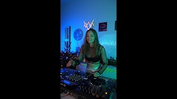 Good Vibes // Music Monday with AVA CROWN