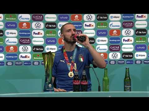 'I deserve this' - Bonucci drinks all available drinks at presser | Italy | Euro 2020 | 欧洲杯 意大利 博努奇