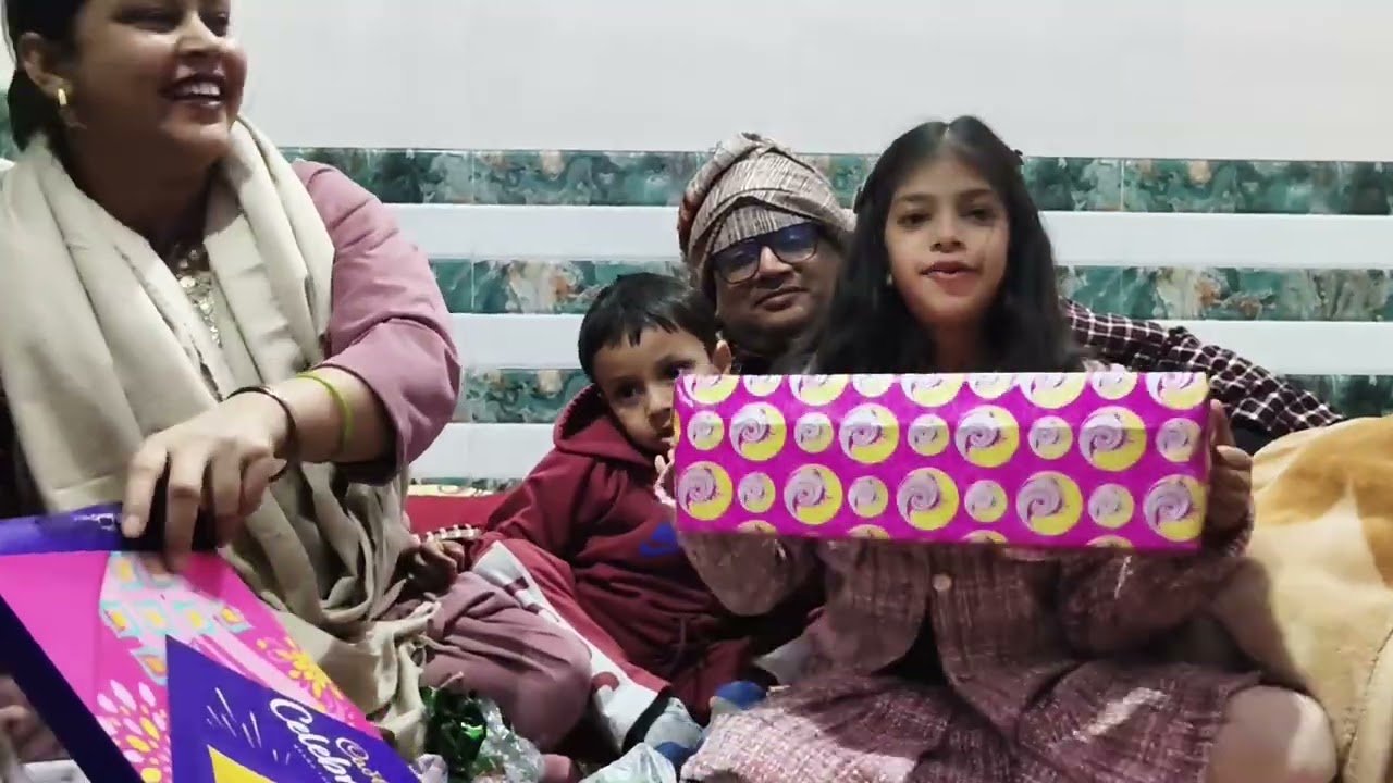 ऐसा कौन सा गिफ्ट है जिसका तनवी को इंतजार रहता है 🤗 Gift unboxing