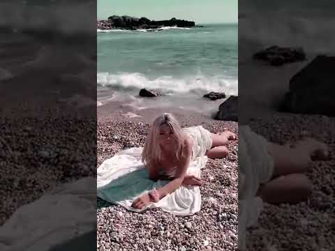 ميريام كلينك تستعرض جمالها المثير وتمدد جسدها المتفجر أنوثة واغراء