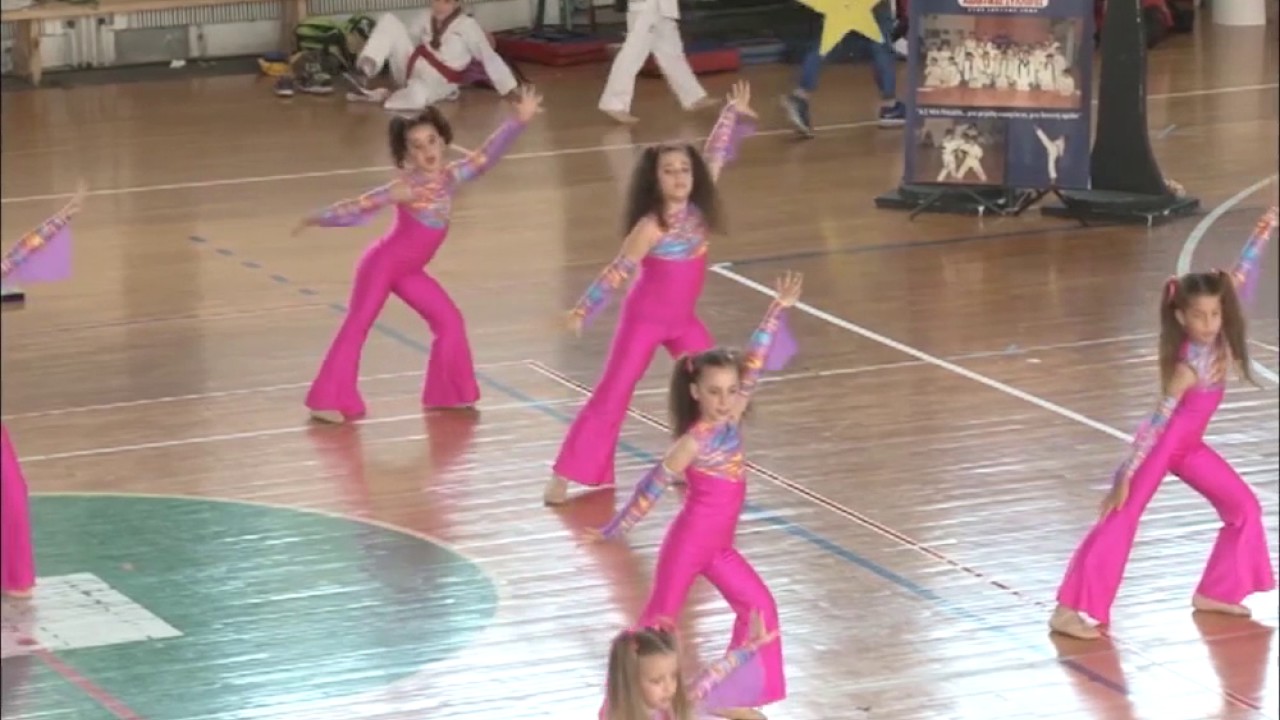 Γιορτή ΑΣ ΝΕΑ ΠΑΙΔΕΙΑ 2017  - Ομαδικό Πρόγραμμα: Ενόργανη Γυμναστική - Μamma Mia