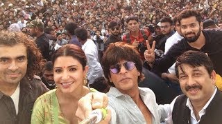 Shahrukh Khan dance on Bhojpuri Song with Anushka Movie Promotion in Varanasi Manoj Tiwari