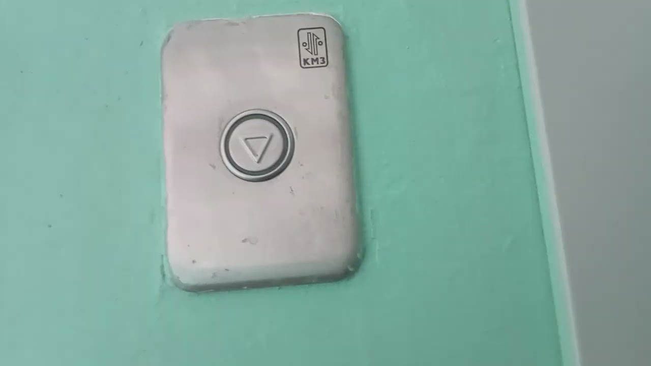 Лифт КМЗ 2018 г. 400 кг. V=0,71 м/с.