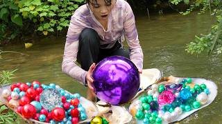 When digging soft creek mud you find shiny pearls within huge strange mutated river clams all around screenshot 3
