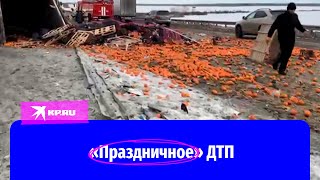 Фура с мандаринами перевернулась на трассе под Челябинском