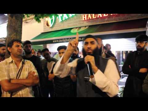 'Dancing Over Qur'an On Eid' #StreetDawahOnEid [Emotional]