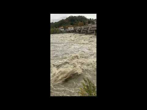 Maltempo, la piena del fiume Po a San Mauro Torinese: immagini impressionanti
