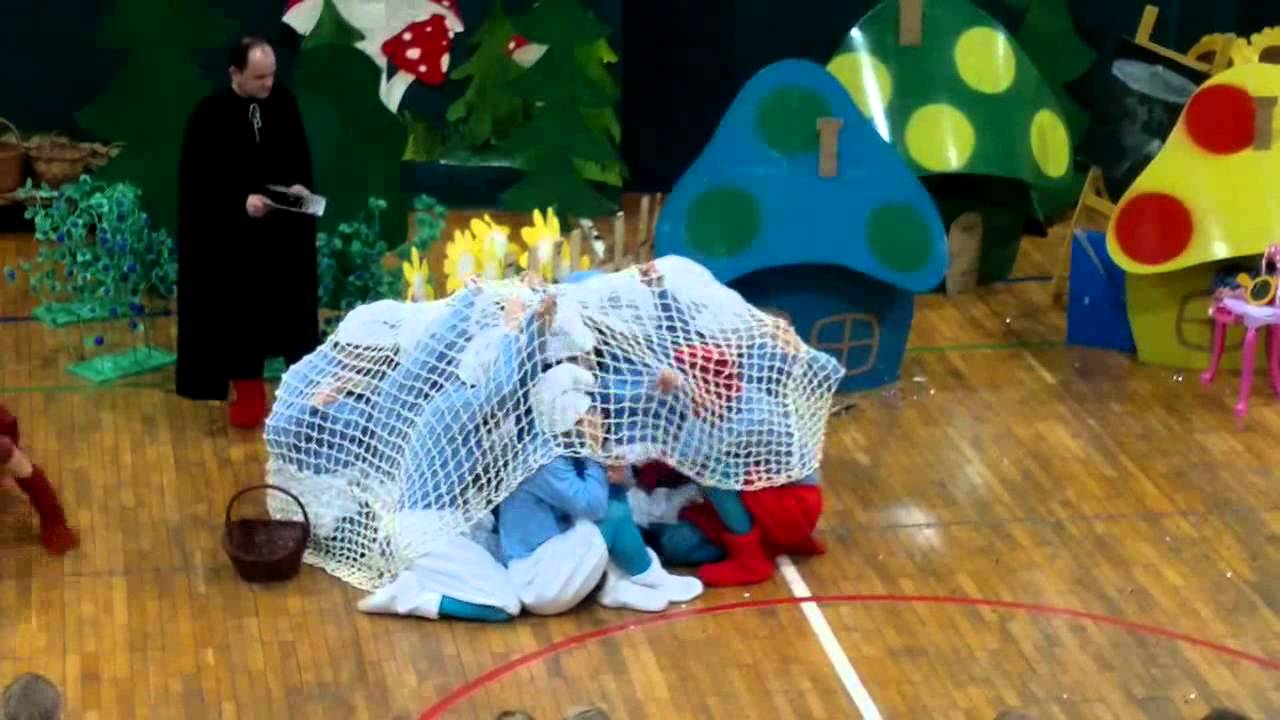 smerfy występ GRONA PEDAGOGICZNEGO TRUSKOLASY (REC - NOKIA N8)