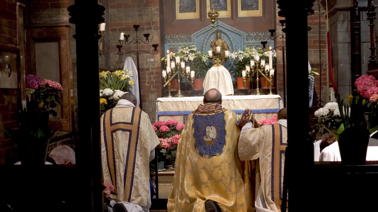 Maundy Thursday -  Altar of Repose