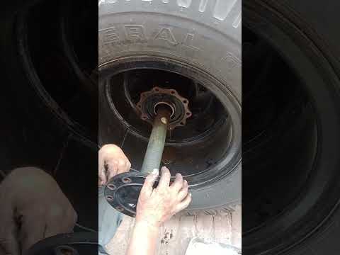 how to opening rear axle Isuzu ftr truck shot video viral