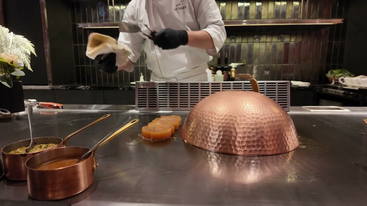 My friend treating me with Le Goût Teppanyaki set meal! Very good show!