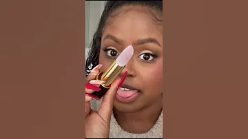 COLOR CHANGING LIPSTICK 