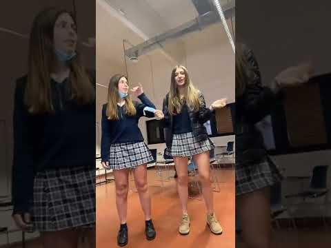 Yabancı liseli kızlardan okulda tiktok akım videoları dans videoları mini etek dans  #shorts