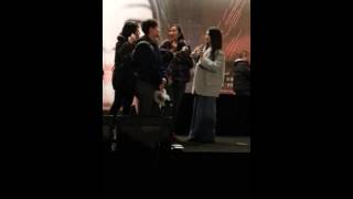 20131221  田馥甄《渺小》簽唱會     等還沒簽到名的人回來2