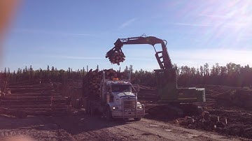 John Deere 2154 Button Top Loading Cut to Length