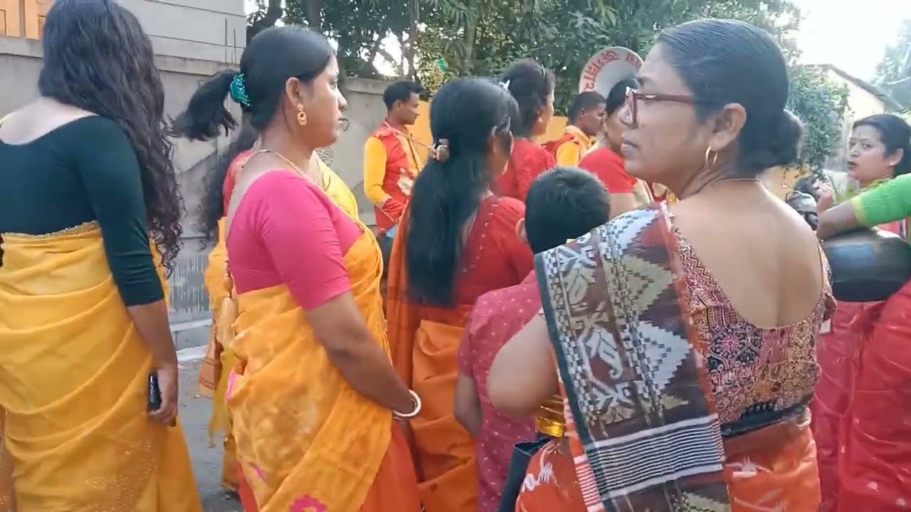 বিয়েতে জল ভরতে গিয়ে ও মন্দিরে পূজা দিতে গিয়ে দারুন নাচ ও গানে আনন্দ হলো। Bulbuli vlogs