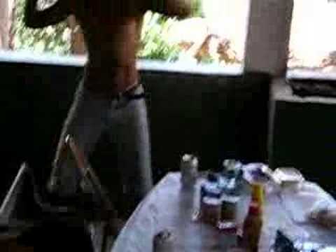 Gege likes to dance