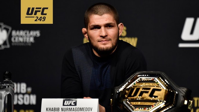 Após caos, Nurmagomedov vence Iaquinta e é o novo campeão peso