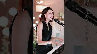 身材火辣 漂亮迷人美女唱歌 弹奏钢琴曲#音乐#中文歌曲 #美女#钢琴曲#美女聊天#唱歌#弹钢琴#Music# Beauty# Piano Music # Playing the Piano