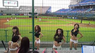 20120630 Lamigo Grils場中表演