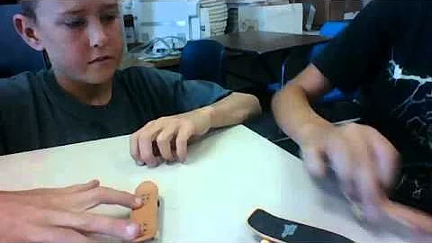 Real Fingerboarding Game of Pig #1: Isaiah Blotz v...