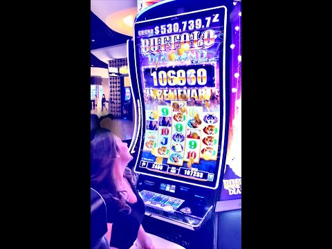 HANDPAY💥 SLOT JACKPOT for the famous Sophie Dee | Circa Las Vegas #Shorts