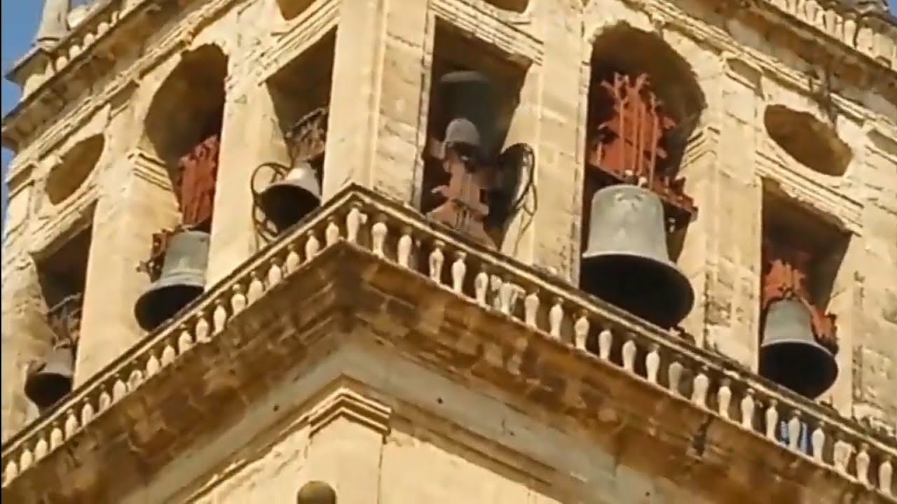 Volteos de campanas en la mezquita de Córdoba