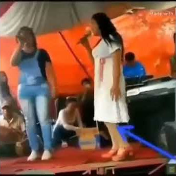 Celana dalam tante melorot