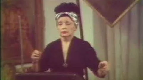 Theremin - Clara Rockmore play "The Swan" (Saint-S...