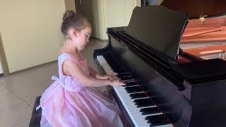 Bach Menuet Trio in G minor BWV 929 - Sophia (age 6)