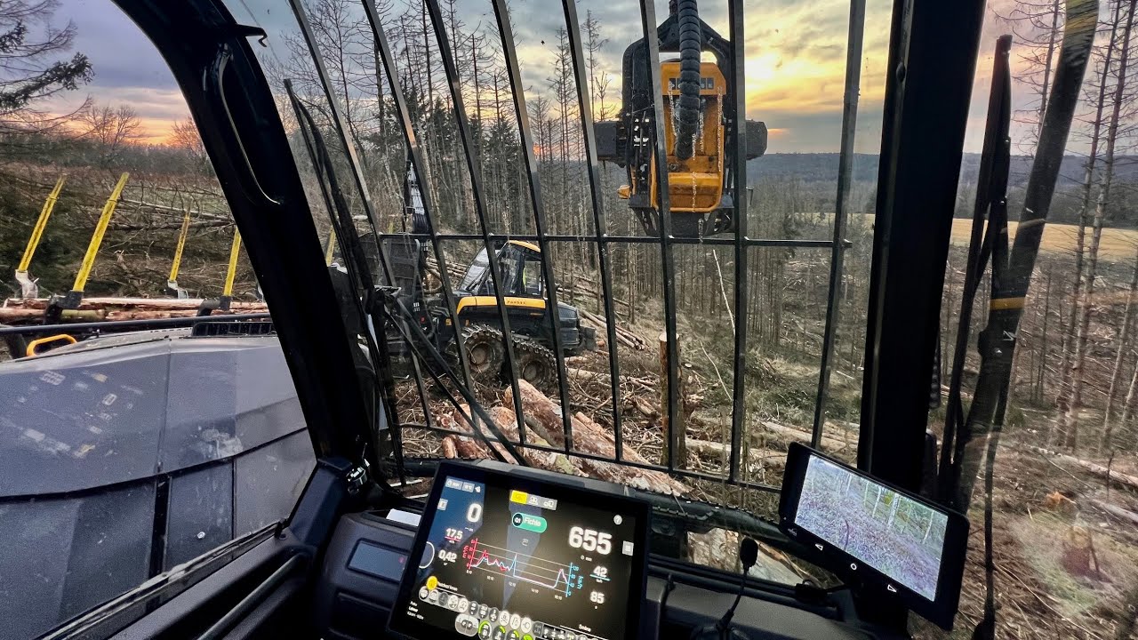 On board PONSSE SCORPION GIANT / Up the hill / Real speed