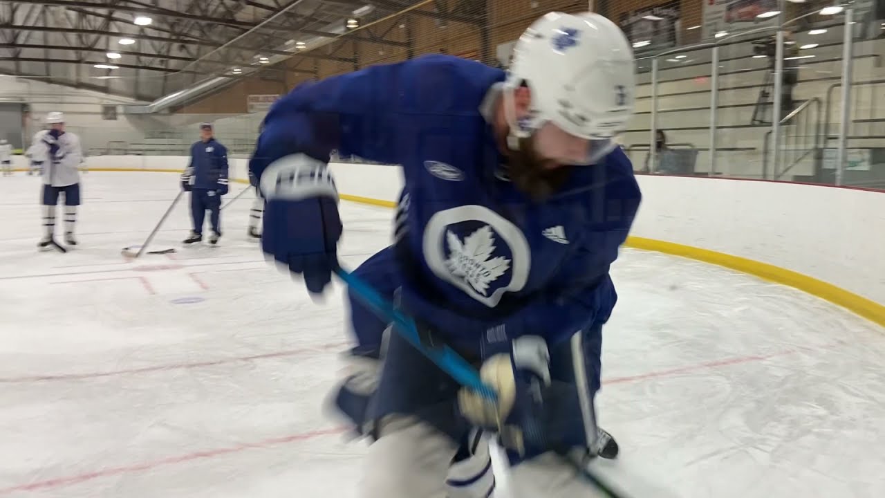 Toronto Maple Leafs draw hundreds to Gravenhurst arena