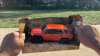 SCX24 Toyota 4Runner unboxing and first run
