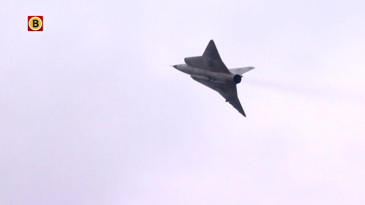 Eerste straaljager op Luchtmachtdagen in de lucht - YouTube