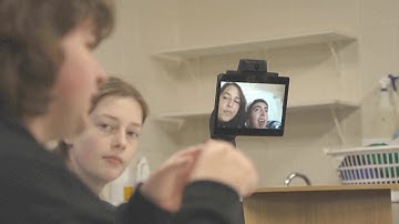 Роботы помогают больным школьникам продолжать дистанционное обучение