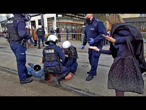 Antycovidowcy w Warszawie - starcia z policją, granaty hukowe i zatrzymania! 24.10.2020
