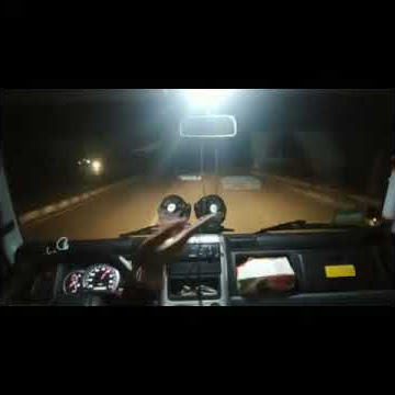 Suasana dalam kabin canter di siang hari