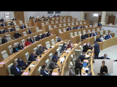 მძიმე დარღვევებით ჩატარებული არჩევნების შემდეგ „ოცნება“ ერთმანეთს დამაჯერებელ გამარჯვებას ულოცავს