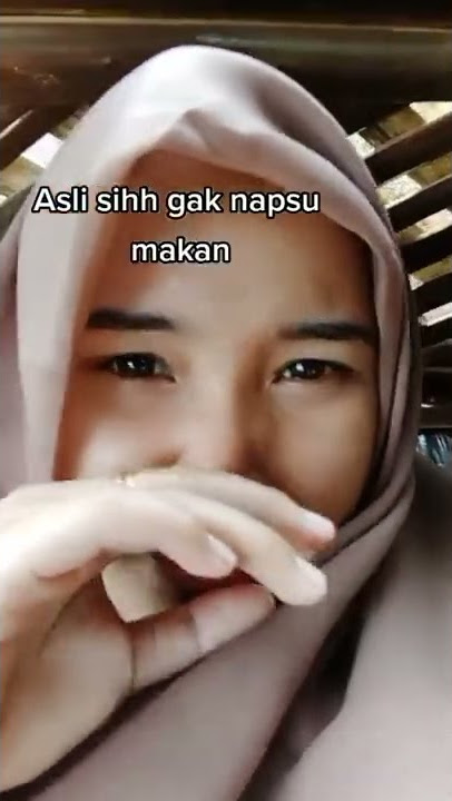 Reaksi Cewek Saat Nonton Video Belatung Viral