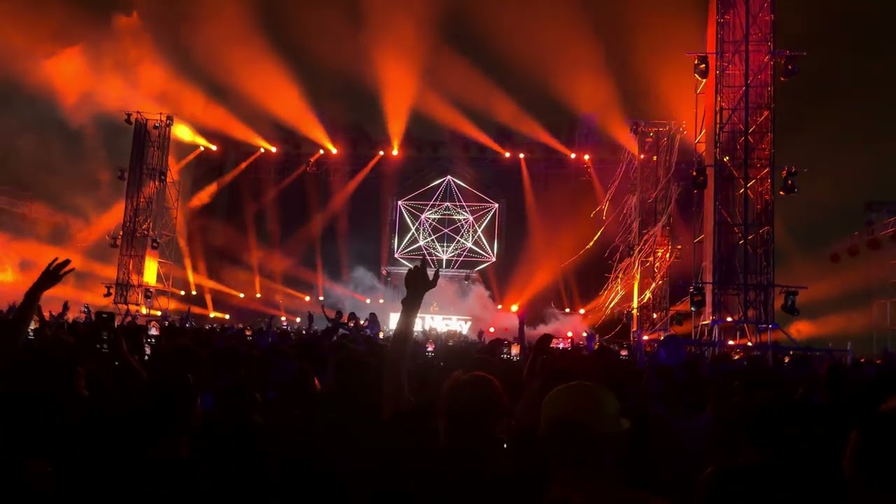 Ben Nicky @ Transmission Malaysia - Armin van Buuren - Set Me Free (Rising Star Remix)