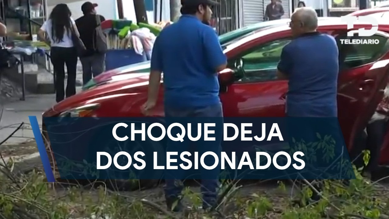 Choque de ruta urbana deja dos personas lesionadas en la colonia Infonavit La Joya en Guadalupe