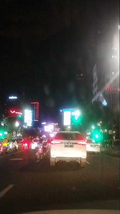Suasana malam minggu di Jalan Basuki Rahmat Surabaya