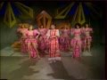 Miniature de la vidéo de la chanson Medley: Alors Je Chante / Tante Agathe / Casatschok / Hava Naguila / Balapapa / Danser Sans Chemise, Sans Pantalon