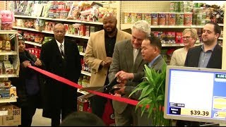 Grand Opening of Mo's Food Market