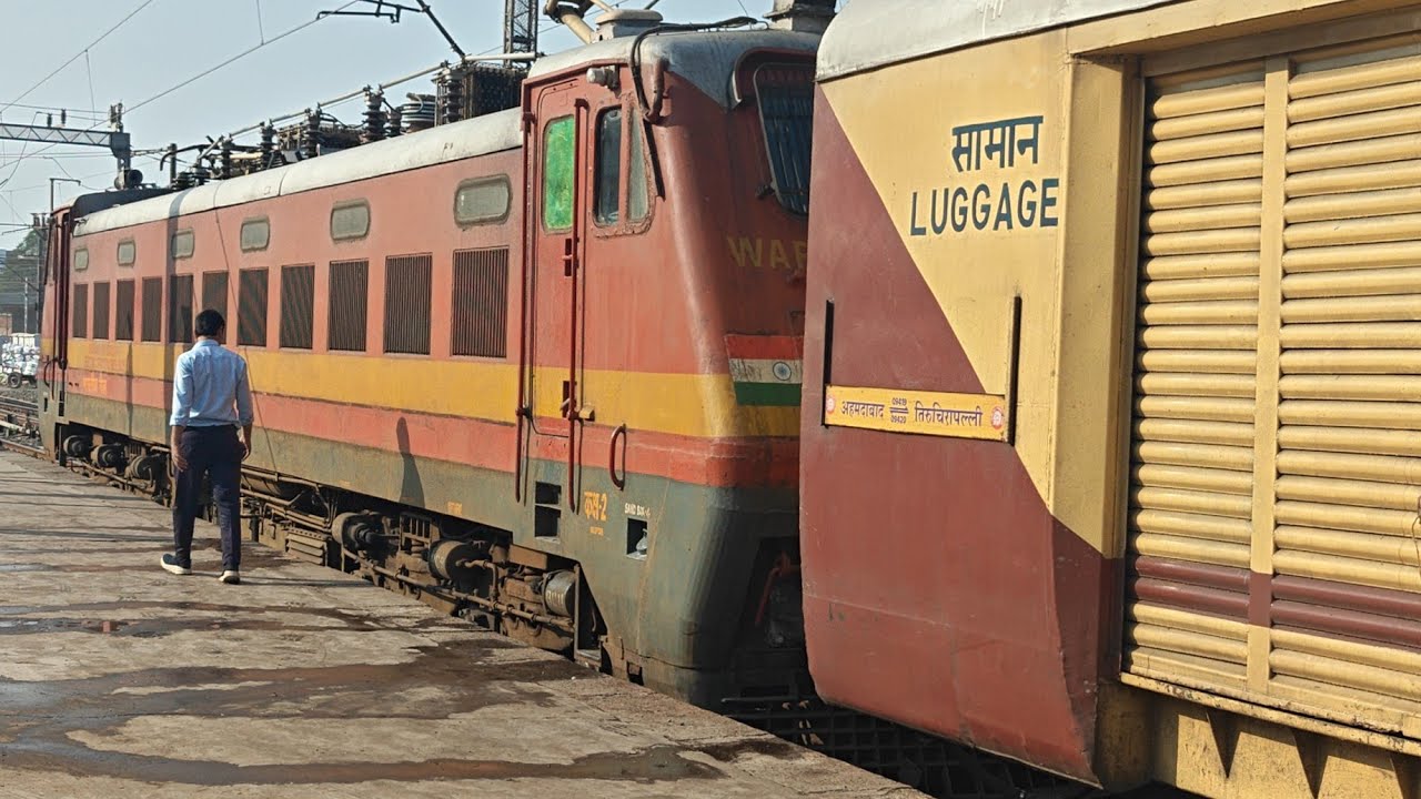 Journey from Ahmedabad to Kalyan in 09419/Ahmedabad - Tiruchchirappalli Special led by AJJ WAP 4