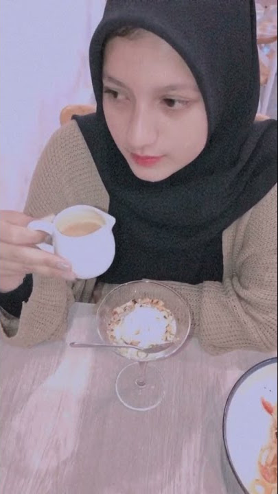 Story Wa Mentahan halu makan bareng cewe cantik. Buat manasin mantan, prank temen.